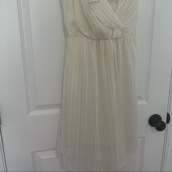 Beautiful white dress with light silver pinstripes. - Picture 2 of 4